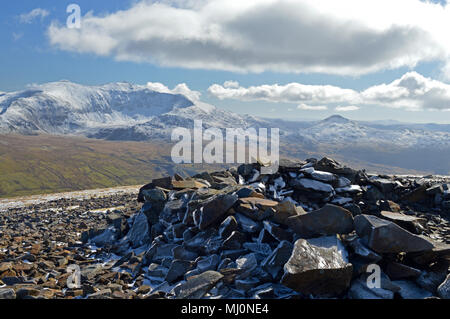 À pied et sur le sommet de Mynydd Mawr près de Snowdonia Rhyd du, Banque D'Images