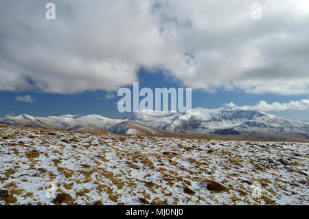 À pied et sur le sommet de Mynydd Mawr près de Snowdonia Rhyd du, Banque D'Images