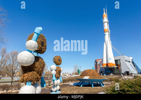 Samara, Russie - 12 Avril 2018 : du vrai Soyouz comme monument et Musée de Samara Cosmos Banque D'Images