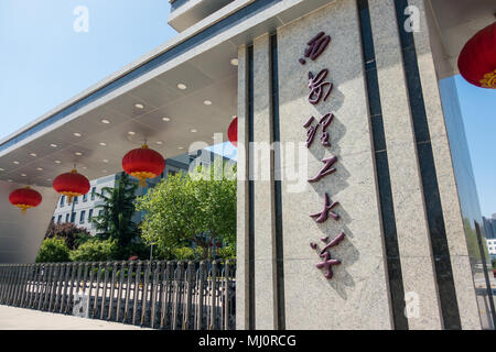 L'Université Xi'an de la technologie qu Jiang Entrée Campus Lettres Architecture Logo Avril 2018 Banque D'Images