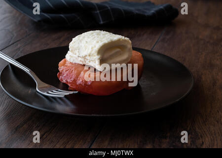 Avya tatlisi est un dessert de la cuisine turque qui est fait avec le coing Banque D'Images