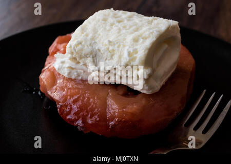 Avya tatlisi est un dessert de la cuisine turque qui est fait avec le coing Banque D'Images