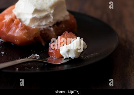 Avya tatlisi est un dessert de la cuisine turque qui est fait avec le coing Banque D'Images