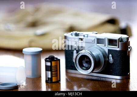 Leica M3 appareil photo avec 5cm de l'objectif Elmar collapsable. Banque D'Images