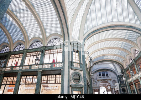 Galleria San Federico, galerie historique avec Lux cinéma, intérieur, Turin, Italie Banque D'Images