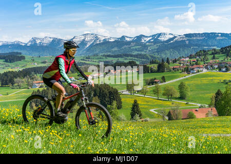 Printemps à VTT dans les montagnes de Bregenz, Autriche Banque D'Images