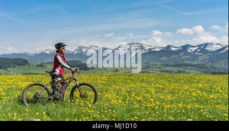 Printemps à VTT dans les montagnes de Bregenz, Autriche Banque D'Images