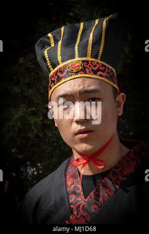 L'homme en habit traditionnel chinois lors d'une cérémonie pour la route de la soie Banque D'Images