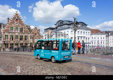 Marche / Wandelbus Keolis bus, navettes électriques équitation dans la zone piétonne du centre-ville historique de Gand, Flandre orientale, Belgique Banque D'Images