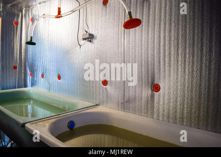 Un prix pour la croissance des alevins de poissons. Baignoire pour la RFY. Un poisson-nursery Banque D'Images