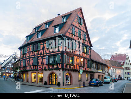 Maison de style alsacien à Molsheim, Alsace, France Banque D'Images