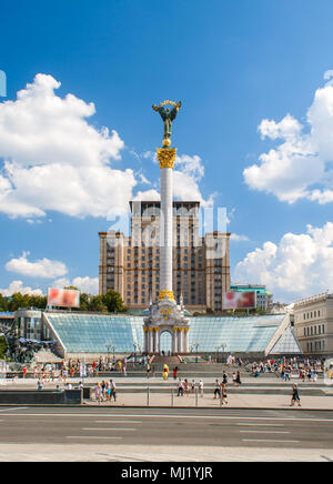 La place de l'indépendance, la place principale de Kiev, la capitale de l'Ukr Banque D'Images