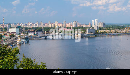 Vue de Kiev à partir d'un point d'observation sur le Dniepr. L'Ukraine Banque D'Images