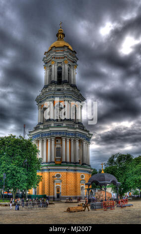 Le grand beffroi de Laure de Pechersk de Kiev, Ukraine. Image HDR Banque D'Images