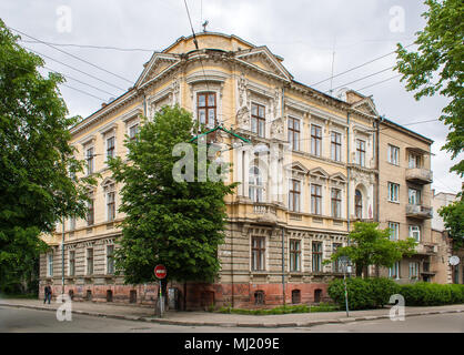 Bâtiment historique dans le centre-ville d'Ivano-Frankivsk Banque D'Images