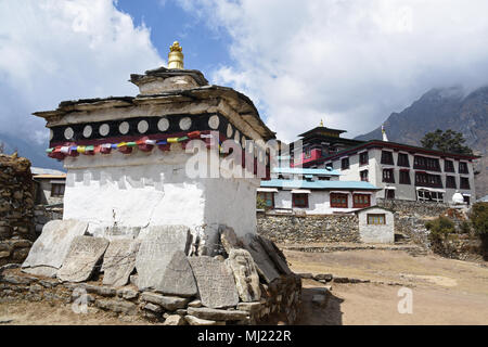 Tengboche monastère sous ciel nuageux Banque D'Images