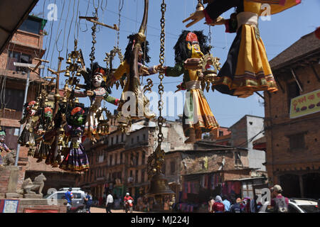 Les marionnettes d'artisanat traditionnel dans un magasin à Bhaktapur, Népal Banque D'Images