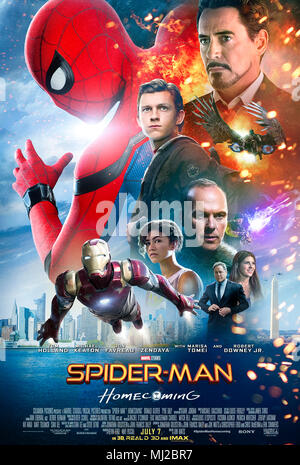 Spider-Man Homecoming (2017) Réalisé par Jon Watts et avec Tom Holland, Michael Keaton et Robert Downey Jr., Peter Parker prend le vautour et sa technologie extraterrestre. Banque D'Images