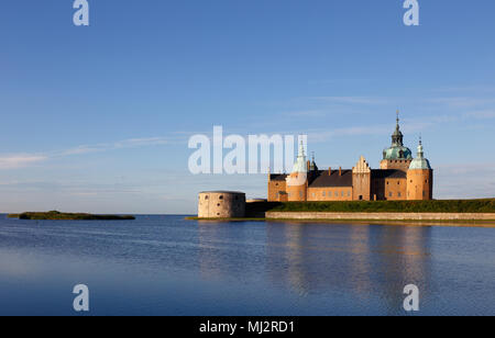 Lumière du matin au château de Kalmar Kalmar situé dans la région de la province de Smaland suédois. Vue depuis le nord-est de côté. Banque D'Images