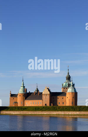 Lumière du matin au château de Kalmar Kalmar situé dans la région de la province de Smaland suédois. Vue depuis le nord-est de côté. Banque D'Images