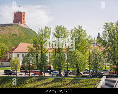 La ville de Vilnius et la Tour de Gediminas sur elle. C'est un état important et symbole historique de la ville de Vilnius et de Lituanie elle-même. Banque D'Images