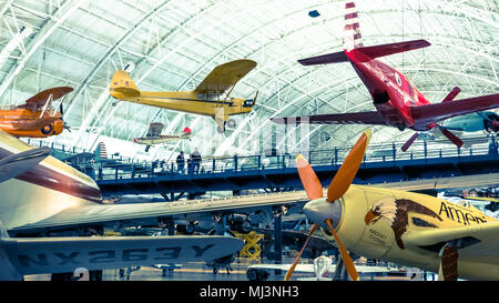 Vintage et historique de plans sur l'affichage à l'Steven F. Udvar-Hazy Center en Virginie Banque D'Images