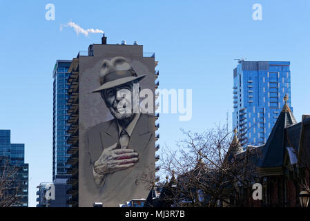 Un immeuble à Montréal avec un portrait de Leonard Cohen peint sur elle. Banque D'Images