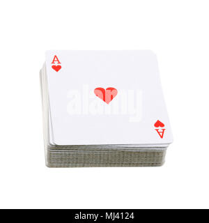 Un jeu de cartes avec Ace of Hearts isolé sur fond blanc. Banque D'Images