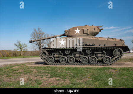 Char moyen général Sherman M4A3E8. Un véhicule militaire extérieure complexe avec les véhicules utilisés tout au long des ères de l'histoire militaire. Banque D'Images