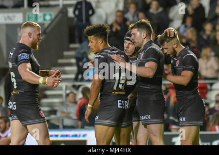 3 mai 2018, totalement méchants, stade St Helens, Angleterre ; Betfred Super League rugby, Round 14, St Helens v des Dragons Catalans ; Regan grâce de St Helens célèbre sa essayer Banque D'Images