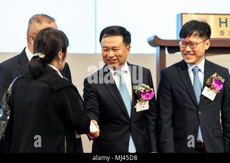 Hong Kong, Hong Kong SAR, Chine. 4 mai, 2018. HONG KONG, CHINE - Mai 04, 2018 : Ping An Healthcare and Technology Company Limited de Shenzhen Chine liste au HKEX dans Exchange Square Central Hong Kong.L'entreprise est le commerce comme Gooddoctor 1833 stock PA. L'app en fonction des soins médicaux est dit à révolutionner la recherche de services médicaux.Wang Tao, fondateur, président et chef de la direction de Ping An répond aux visites à l'inscription. Credit : Jayne Russell/ZUMA/Alamy Fil Live News Banque D'Images