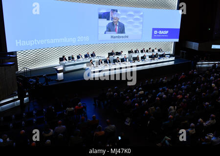 04 mai 2018, l'Allemagne, Mannheim : Président du Conseil de surveillance Juergen Hambrecht ouvre l'assemblée générale de l'entreprise chimique BASF. Photo : Uwe Anspach/dpa Banque D'Images