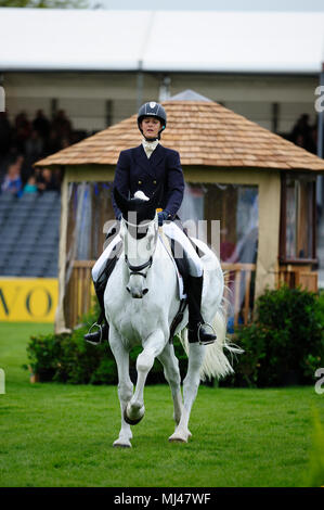 Badminton, UK. 4e mai 2018. Kirsty Cossan équitation court pendant la phase de dressage cont du 2018 Mitsubishi Motors Badminton Horse Trials, Badminton, Royaume-Uni. Jonathan Clarke/Alamy Live News Banque D'Images