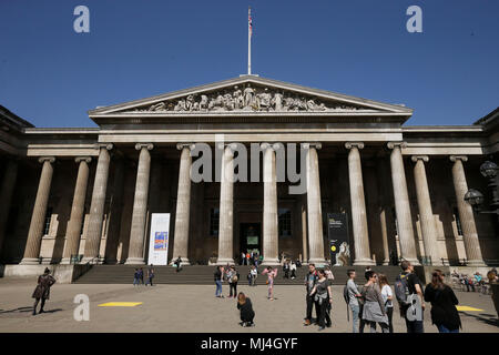 Londres, Royaume-Uni. 4 mai, 2018. Photo prise le 4 mai 2018, montre l'extérieur de British Museum de Londres, Grande-Bretagne. Salle de lecture du British Museum, debout au cœur du musée, est actuellement fermé pour rénovation. Karl Marx a passé beaucoup de temps dans la salle de lecture au cours de ses années à Londres. Crédit : Tim Irlande/Xinhua/Alamy Live News Banque D'Images