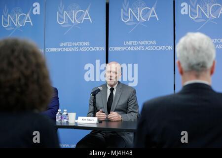 Organisation des Nations Unies, New York, USA, 04 mai 2018 - Ken Isaacs, le candidat américain à la tête de l'Organisation internationale pour les migrations (OIM) au cours d'une des journalistes accrédités auprès de l'Association des journalistes accrédités auprès de l'Organisation des Nations Unies (conférence de presse) aujourd'hui au siège des Nations Unies à New York. Photo : Luiz Rampelotto/EuropaNewswire dans le monde d'utilisation | Banque D'Images