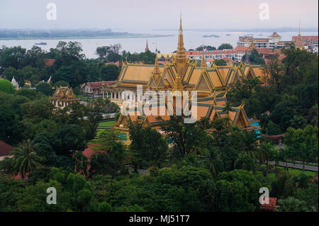 Dans la salle du trône du Palais Royal, Phnom Penh, Cambodge. Banque D'Images