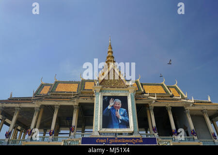 L'Chanchhaya Pavilion, également connu sous le nom de 'Moonlight Pavilion', est le pavillon de la rivière en face du Palais Royal sur le boulevard Sothearos, Phnom Penh Banque D'Images