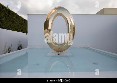 Une sculpture à l'extérieur de la propriété du Nil Niami Opus à Los Angeles Banque D'Images