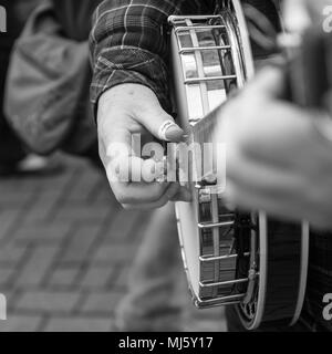 Jeu Banjo street performer à Banbury, ROYAUME UNI 2017 Banque D'Images