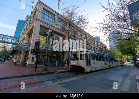 Portland, Oregon, USA - Le 27 avril 2018 : l'avis de Pioneer Place, galerie marchande, dans le centre-ville de Portland Banque D'Images