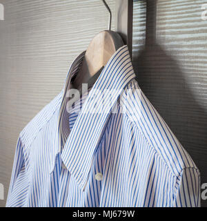 La mode italienne - chemise d'affaires classique, code vestimentaire, prêt pour un voyage d'affaires. Banque D'Images