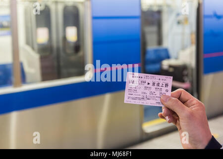 Tokyo, Japon - 7 Avril, 2016 : ticket express Keisei limited à partir de l'aéroport international de Narita à la Gare de Ueno. Banque D'Images