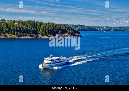 Stockholm, Suède - Juillet 2014 : Bateau de tourisme à la découverte de l'archipel de Stockholm en Suède, de la mer Baltique Banque D'Images