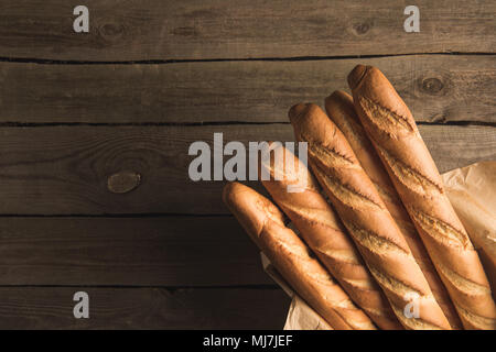 Des baguettes fraîches à la case Banque D'Images