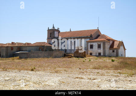 Le point de vue de la 15 ème siècle Notre-Dame-du-Cap ou Nossa Senhora do Cabo Espichel cap sur l'Église à Sesimbra, Portugal Banque D'Images