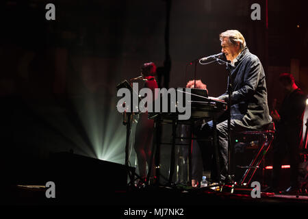 Bryan Ferry effectuant au St David's Hall de Cardiff, - 9 Avril 2018 Banque D'Images