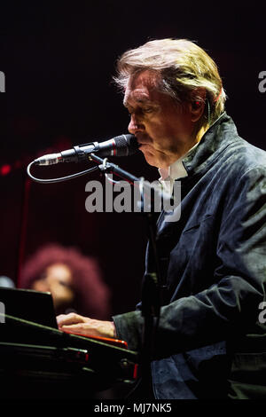Bryan Ferry effectuant au St David's Hall de Cardiff, - 9 Avril 2018 Banque D'Images