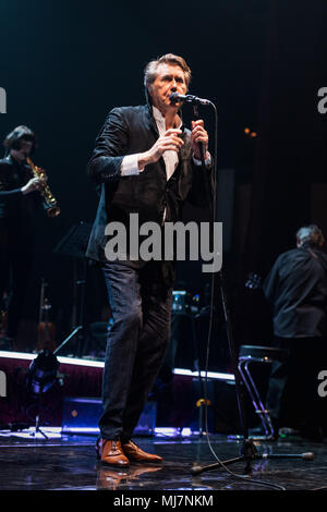 Bryan Ferry effectuant au St David's Hall de Cardiff, - 9 Avril 2018 Banque D'Images