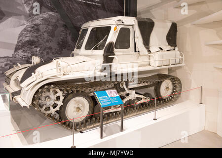 ST4 AKTIV SNOW-TRAC véhicule, REME museum, MOD Lyneham, Wiltshire, England, UK Banque D'Images
