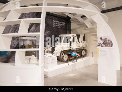 ST4 AKTIV SNOW-TRAC véhicule, REME museum, MOD Lyneham, Wiltshire, England, UK Banque D'Images